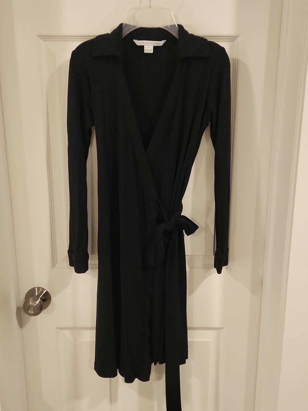 Diane von Furstenberg Jeanne II black collared wrap knee length dress US 2